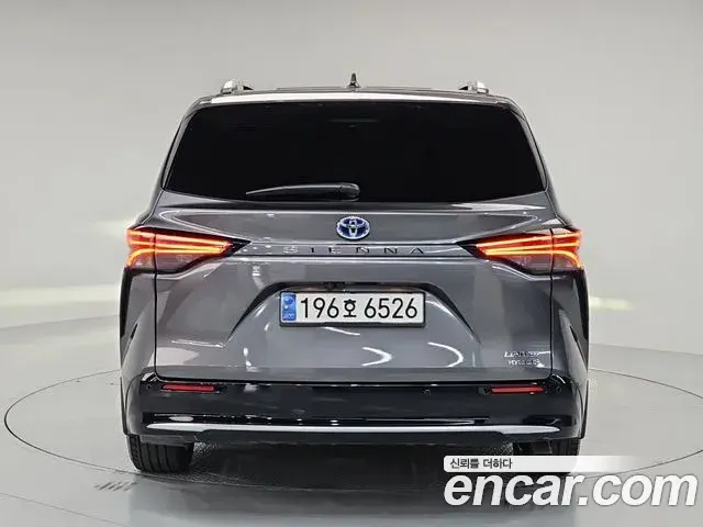 Toyota Sienna 2023 — Photo 13/20