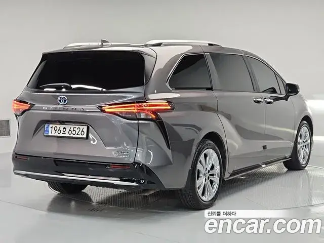 Toyota Sienna 2023 — Photo 9/20