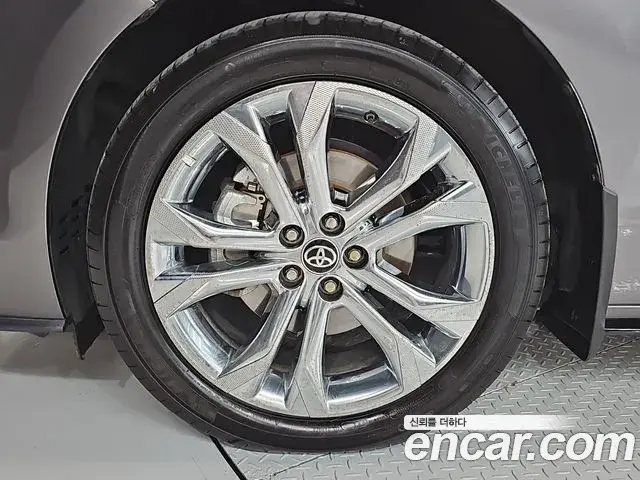 Toyota Sienna 2023 — Photo 1/20