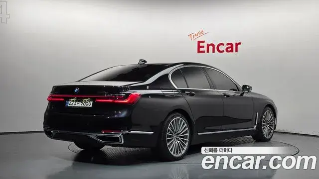 BMW 7 Series 2022 — ფოტო 8/20