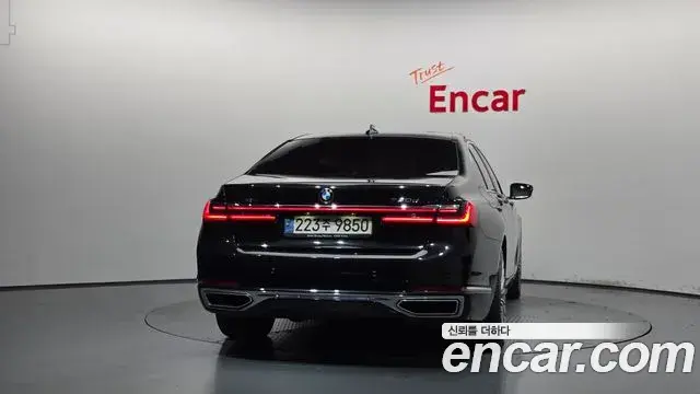 BMW 7 Series 2022 — ფოტო 19/20