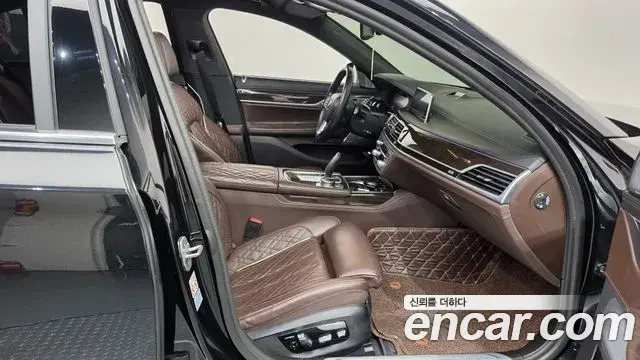 BMW 7 Series 2022 — ფოტო 13/20