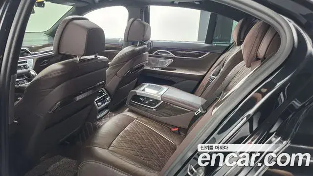 BMW 7 Series 2022 — ფოტო 17/20