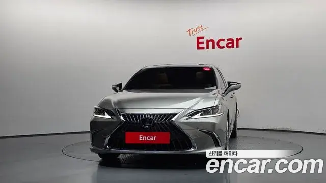 Lexus ES300h 2022 — Şəkil 22/37