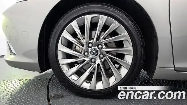 Lexus ES300h 2022 — Şəkil 2/37