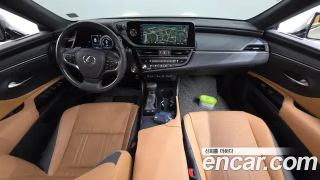 Lexus ES300h 2022 — Şəkil 17/37