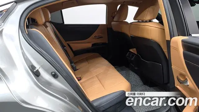 Lexus ES300h 2022 — Şəkil 30/37