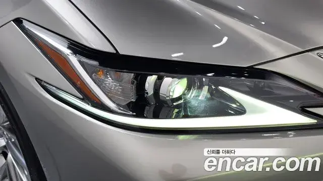 Lexus ES300h 2022 — Şəkil 8/37
