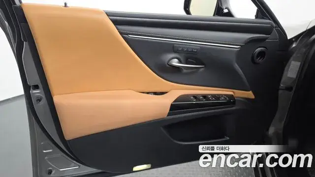 Lexus ES300h 2022 — Şəkil 13/37