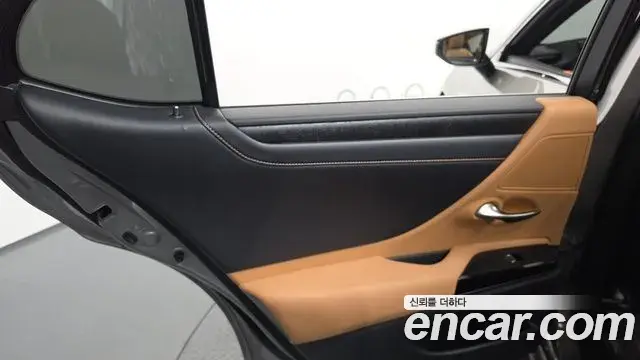 Lexus ES300h 2022 — Şəkil 21/37