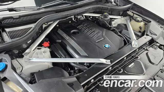 BMW X6 2021 — Photo 8/33