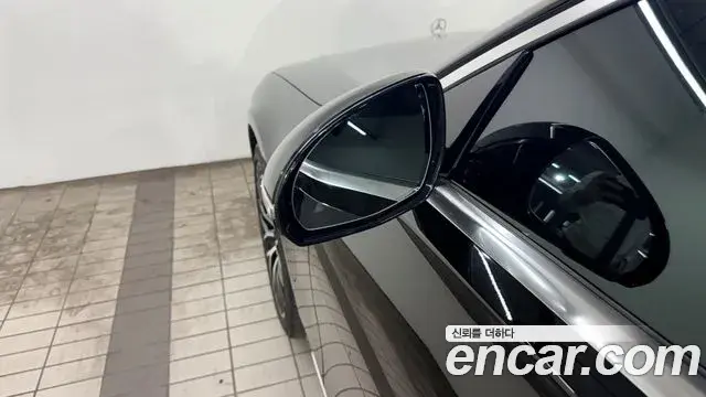 Mercedes-Benz S-Class 2023 — Photo 2/20