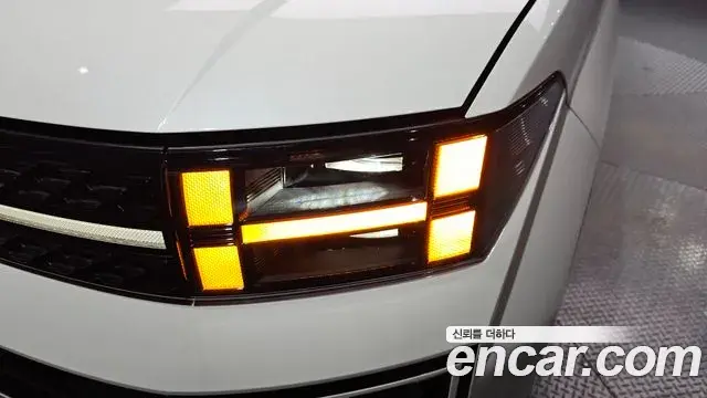 Hyundai Santa Fe 2024 — Şəkil 26/31