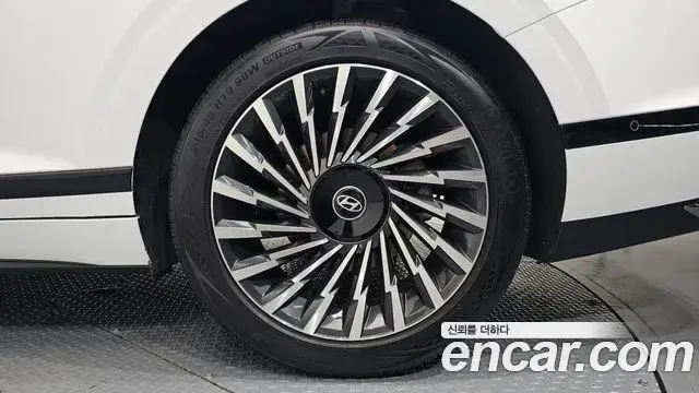 Hyundai Grandeur Hybrid 2023 — ფოტო 17/31