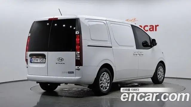 Hyundai Staria 2023 — Фото 2/20