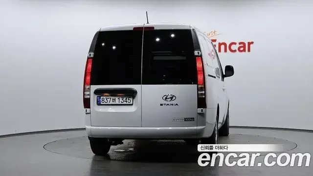 Hyundai Staria 2023 — Фото 4/20