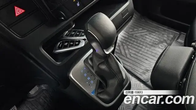 Hyundai Staria 2023 — Фото 9/20