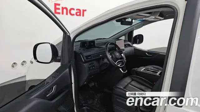 Hyundai Staria 2023 — Фото 10/20