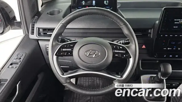 Hyundai Staria 2023 — Фото 13/20