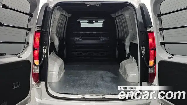 Hyundai Staria 2023 — Şəkil 29/31