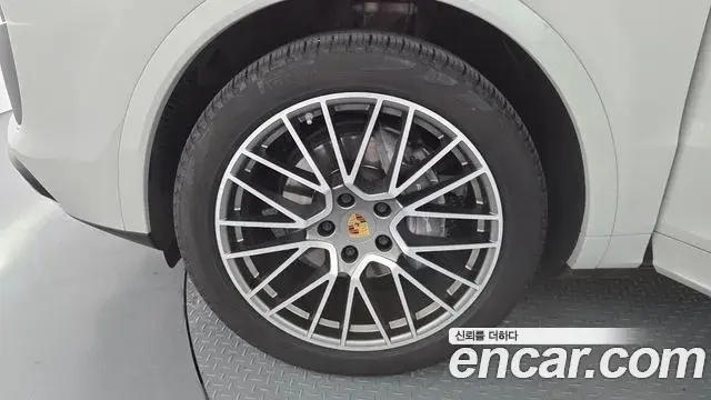 Porsche Cayenne 2022 — Photo 21/30