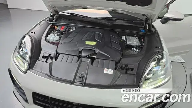 Porsche Cayenne 2022 — Photo 17/30