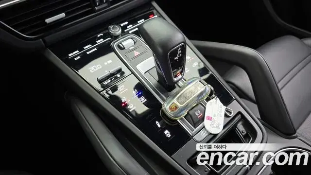 Porsche Cayenne 2022 — Photo 8/30