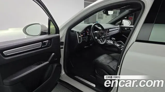 Porsche Cayenne 2022 — Photo 26/30