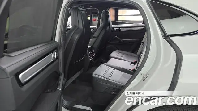 Porsche Cayenne 2022 — Photo 28/30