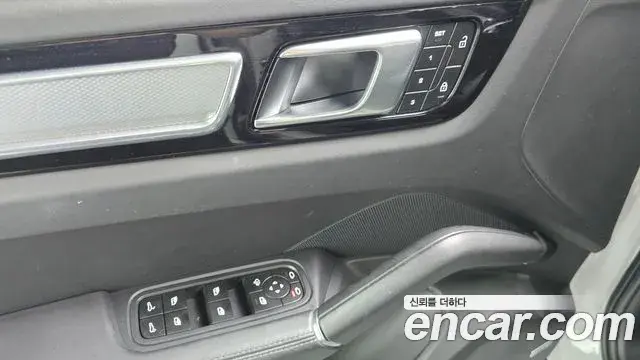 Porsche Cayenne 2022 — Photo 14/30