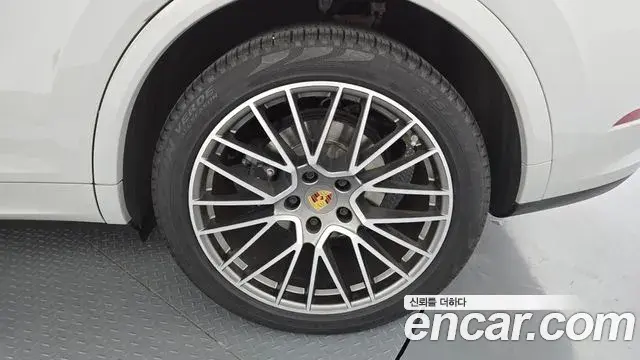 Porsche Cayenne 2022 — Photo 30/30