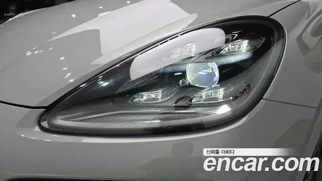 Porsche Cayenne 2022 — Photo 10/30