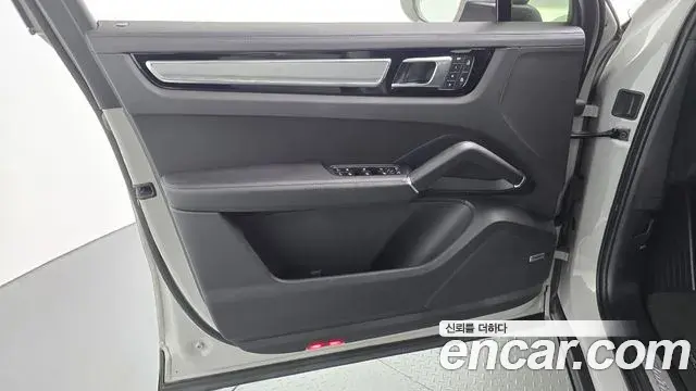 Porsche Cayenne 2022 — Photo 13/30
