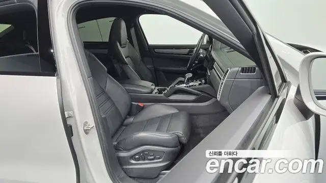 Porsche Cayenne 2022 — Photo 24/30