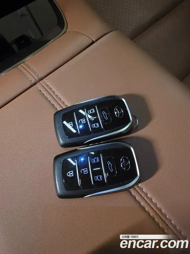 Toyota Alphard 2023 — Şəkil 16/20