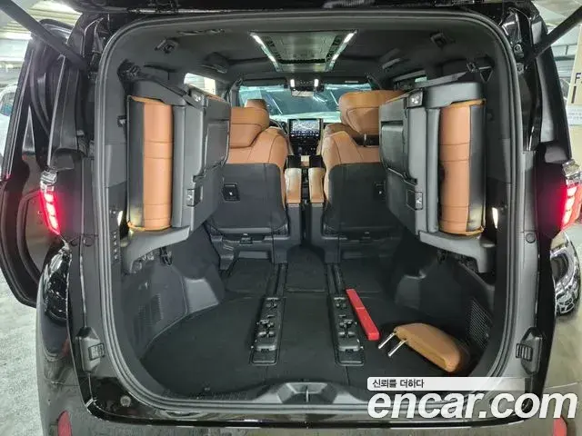 Toyota Alphard 2023 — Şəkil 8/20
