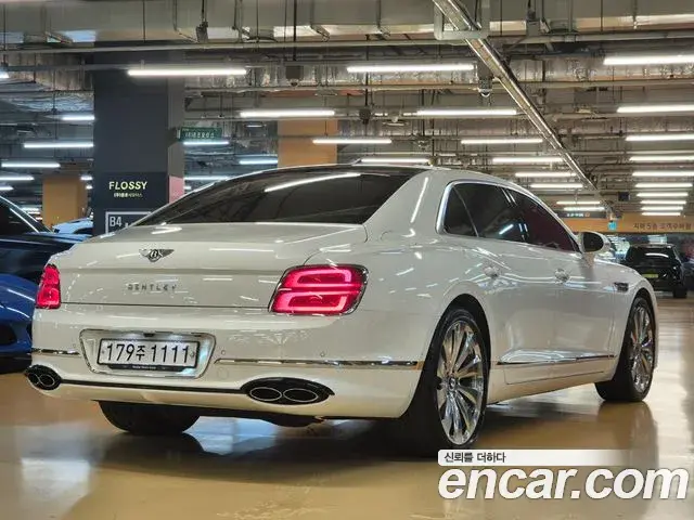 Bentley Flying Spur 2022 — Şəkil 13/20