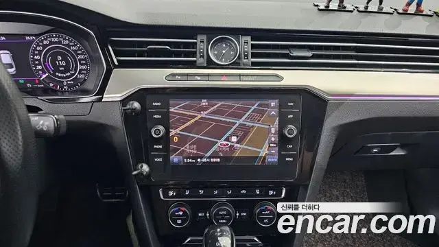 Volkswagen Arteon 2019 — Şəkil 18/20