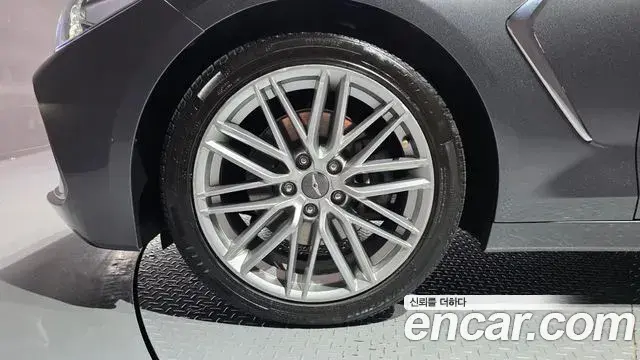 Genesis G70 2019 — Photo 18/31