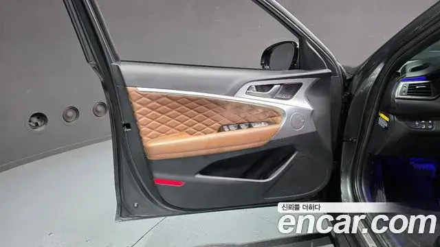 Genesis G70 2019 — Photo 12/31