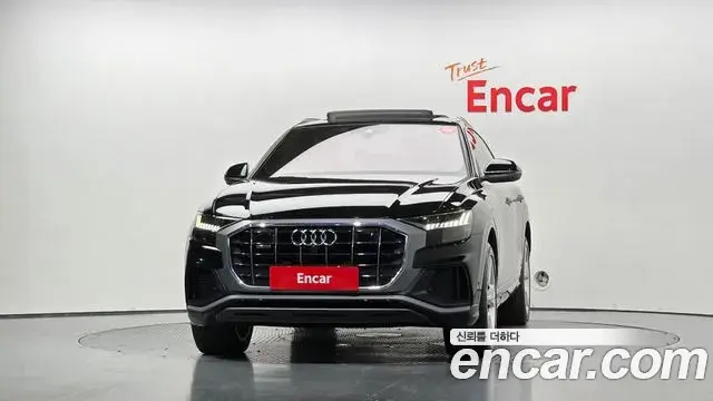Audi Q8 2022 — Şəkil 30/36