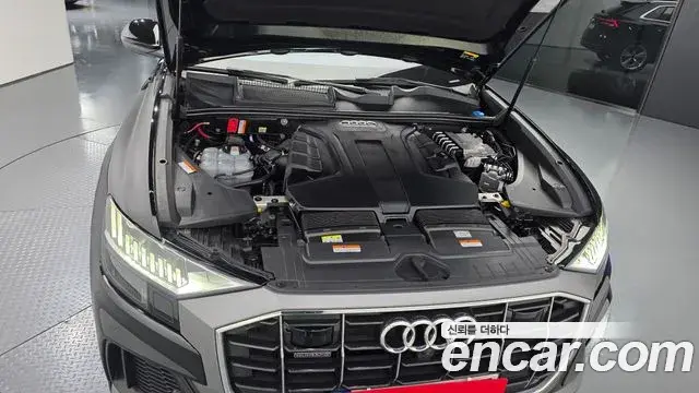 Audi Q8 2022 — Şəkil 21/36