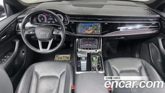 Audi Q8 2022 — Şəkil 22/36