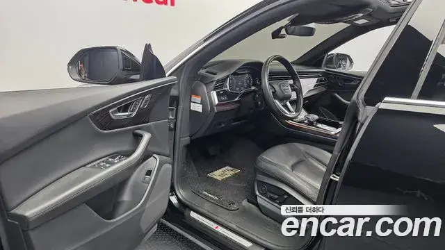 Audi Q8 2022 — Şəkil 15/36