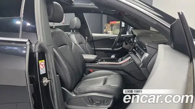 Audi Q8 2022 — Şəkil 7/36