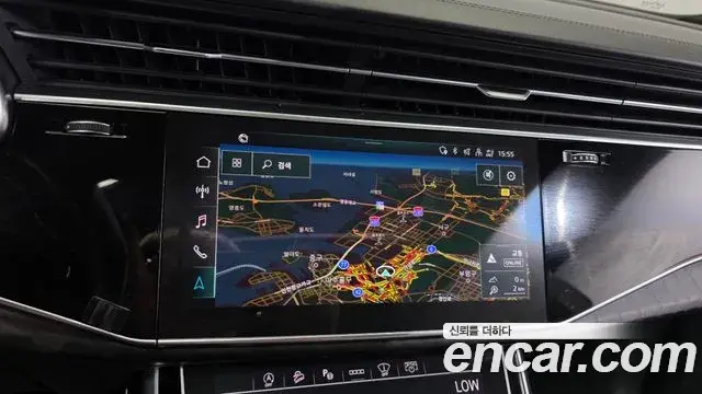 Audi Q8 2022 — Şəkil 26/36