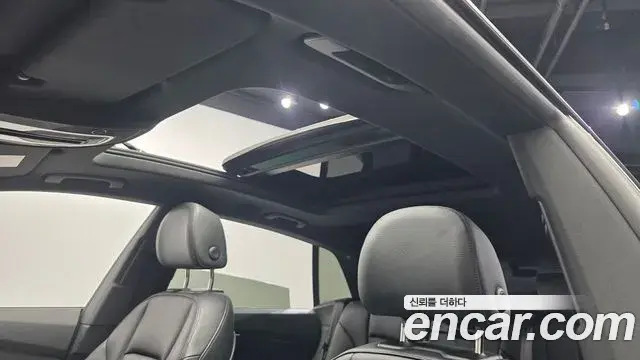 Audi Q8 2022 — Şəkil 14/36