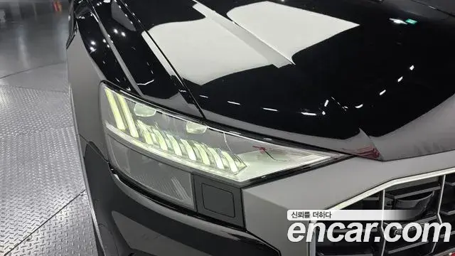Audi Q8 2022 — Şəkil 35/36