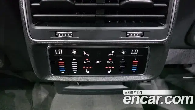 Audi Q8 2022 — Şəkil 11/36