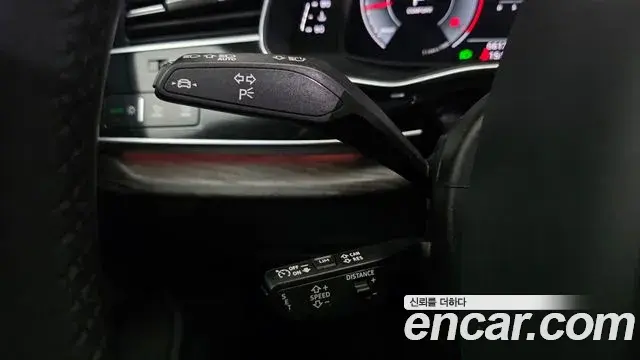 Audi Q8 2022 — Şəkil 34/36